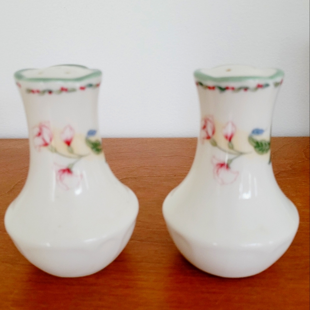 Salt & Pepper Shakers floral vintage Epoch